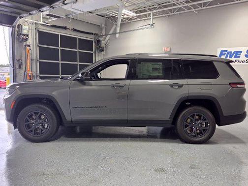 Sting-Gray Clearcoat 2027 Jeep Grand Cherokee L Laredo