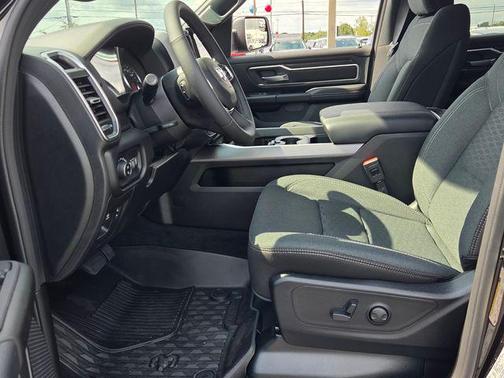 Diamond Black Crystal Pearlcoat 2026 RAM 1500 Big Horn/Lone Star