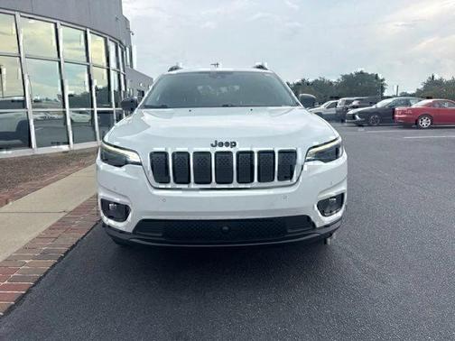 Bright White Clearcoat 2023 Jeep Cherokee Altitude