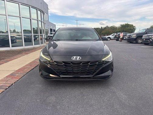 Onyx Black 2023 Hyundai ELANTRA SE