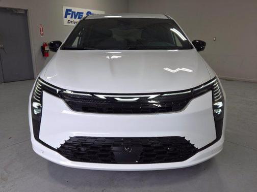 Bright White Clearcoat 2027 Chrysler Pacifica L