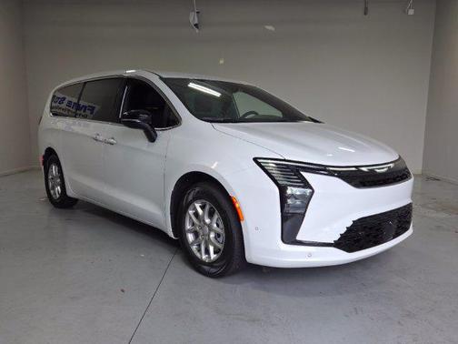 Bright White Clearcoat 2027 Chrysler Pacifica L