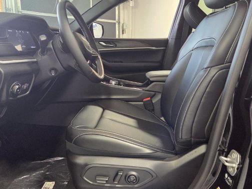 High Gloss Black 2027 Jeep Grand Cherokee L Limited