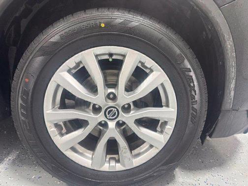 Magnetic Black Pearl 2020 Nissan Rogue SV