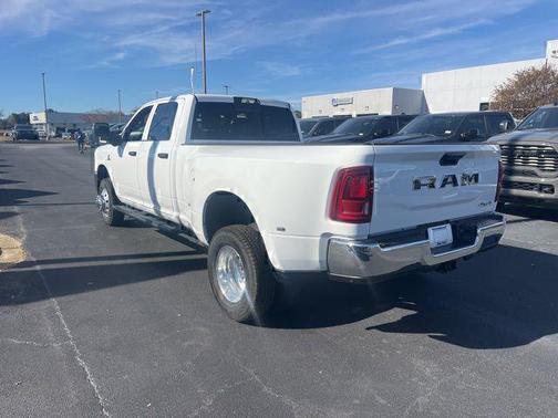 Bright White Clearcoat 2026 RAM 3500 Tradesman Crew Cab 4x4 8' Box