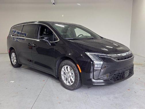 Diamond Black Crystal Pearlcoat 2027 Chrysler Pacifica L