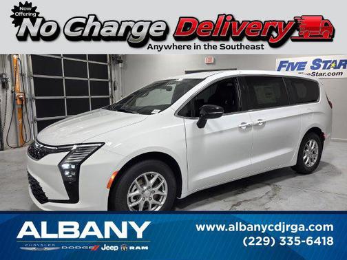 Bright White Clearcoat 2027 Chrysler Pacifica L