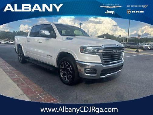 Ivory White Tri-Coat Pearlcoat 2025 RAM 1500 Laramie