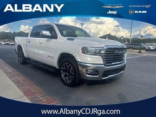 Ivory White Tri-Coat Pearlcoat 2025 RAM 1500 Laramie