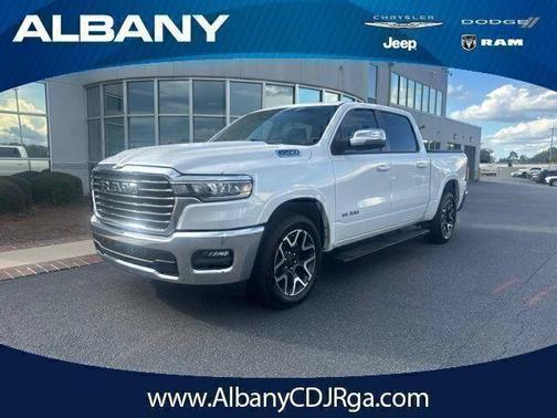 Ivory White Tri-Coat Pearlcoat 2025 RAM 1500 Laramie