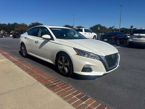 Pearl White Tricoat 2021 Nissan Altima 2.5 SL
