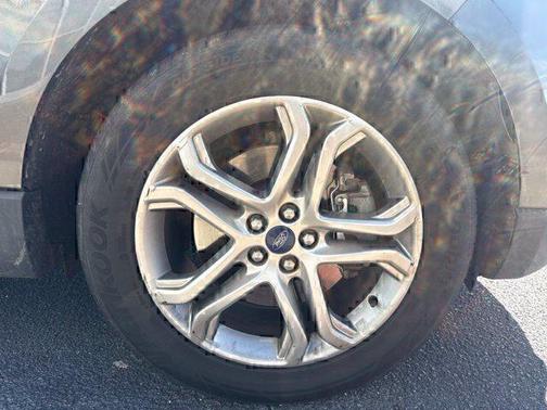 Magnetic Metallic 2018 Ford Edge Titanium
