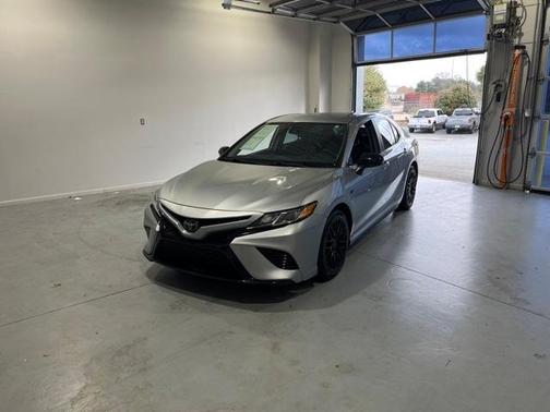 Photo 4 of 33 of 2020 Toyota Camry SE