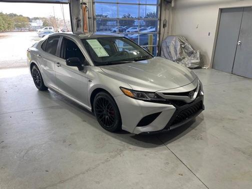Photo 1 of 33 of 2020 Toyota Camry SE
