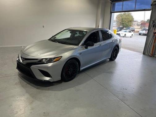 Photo 5 of 33 of 2020 Toyota Camry SE