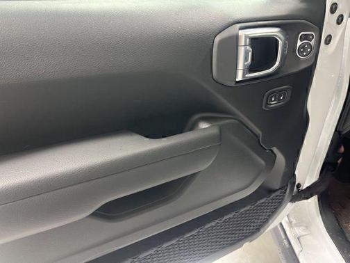 Bright White Clearcoat 2026 Jeep Gladiator Willys 4x4