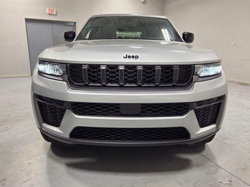 Silver Zynith 2026 Jeep Grand Cherokee L Altitude