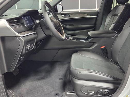 Silver Zynith 2026 Jeep Grand Cherokee L Altitude