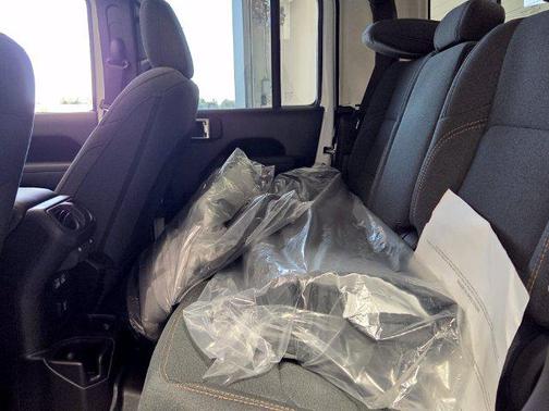 Bright White Clearcoat 2027 Jeep Gladiator Willys