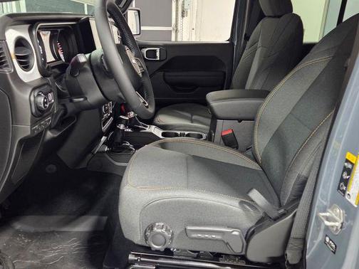 Anvil Clearcoat 2026 Jeep Gladiator Sport S
