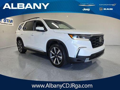 Platinum White Pearl 2025 Honda Pilot Touring 8-Passenger