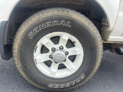 Avalanche 2004 Nissan Frontier XE-V6 Crew Cab