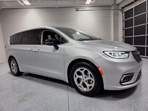Silver Mist Clearcoat 2024 Chrysler Pacifica Limited