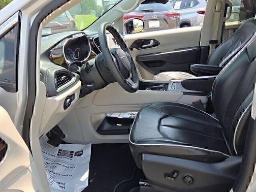 Silver Mist Clearcoat 2024 Chrysler Pacifica Limited