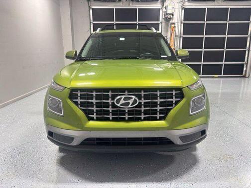 Green Apple 2023 Hyundai VENUE SEL