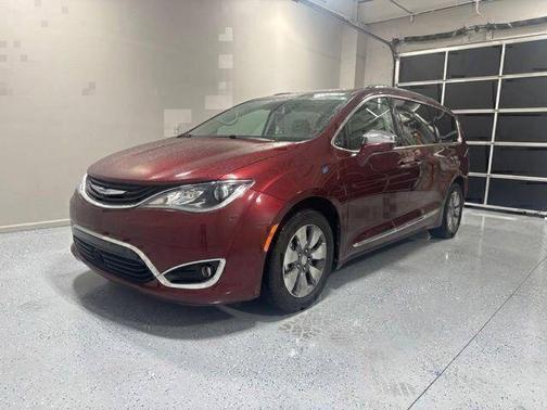 Velvet Red Pearlcoat 2018 Chrysler Pacifica Hybrid Limited