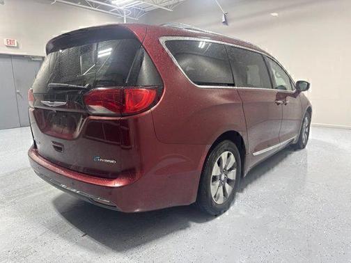 Velvet Red Pearlcoat 2018 Chrysler Pacifica Hybrid Limited