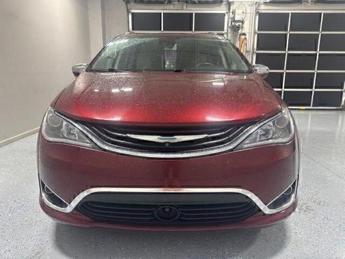 Velvet Red Pearlcoat 2018 Chrysler Pacifica Hybrid Limited