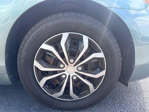 Aloe Green Metallic 2009 Toyota Camry LE