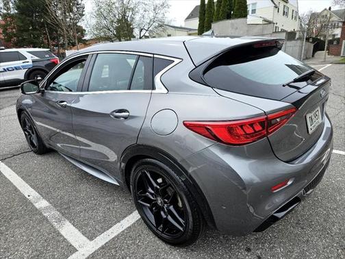 2017 INFINITI QX30 Sport