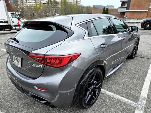 2017 INFINITI QX30 Sport