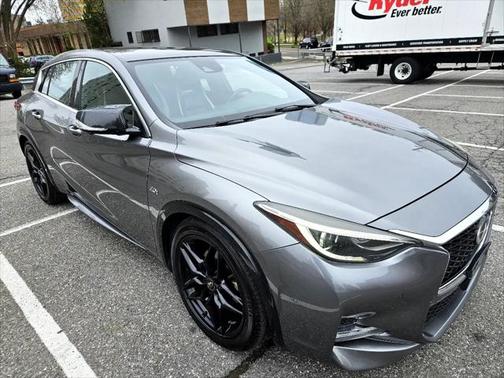 2017 INFINITI QX30 Sport