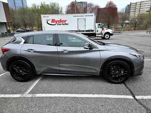 2017 INFINITI QX30 Sport