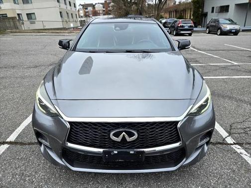 2017 INFINITI QX30 Sport