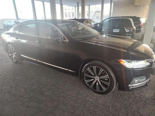 2024 Volvo S90 Recharge Plug-In Hybrid T8 Ultimate