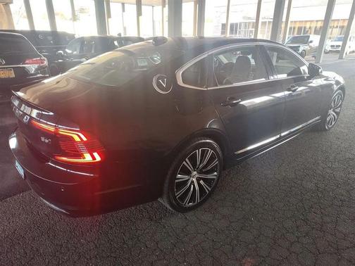 2024 Volvo S90 Recharge Plug-In Hybrid T8 Ultimate