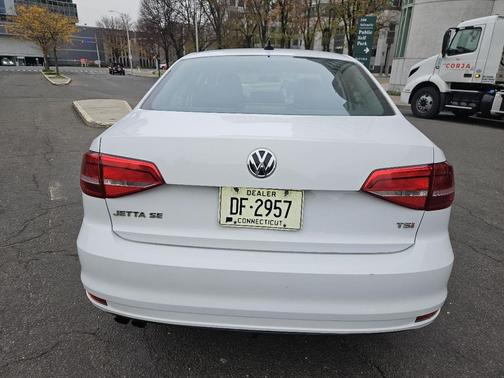 2015 Volkswagen Jetta Auto SE