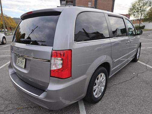 2013 Chrysler Town & Country Touring