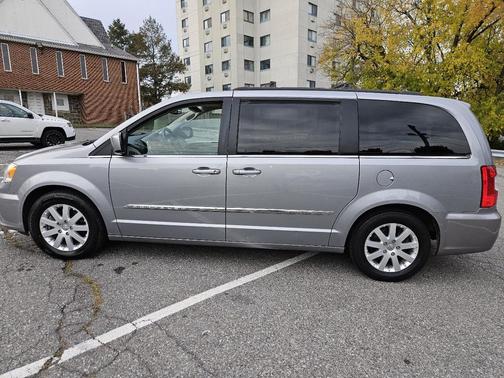 2013 Chrysler Town & Country Touring