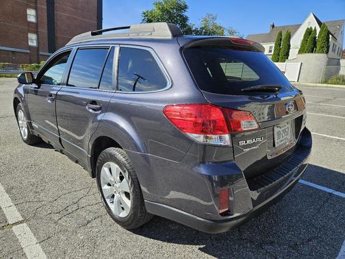 2010 Subaru Outback 3.6 R Limited