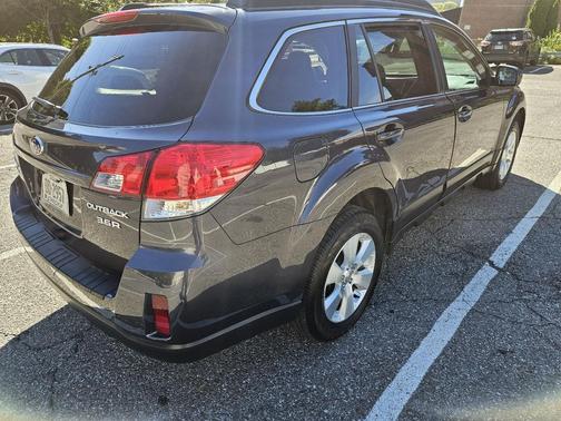 2010 Subaru Outback 3.6 R Limited