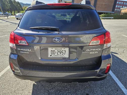 2010 Subaru Outback 3.6 R Limited