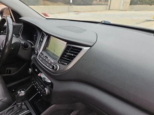 2017 Hyundai TUCSON SE Plus