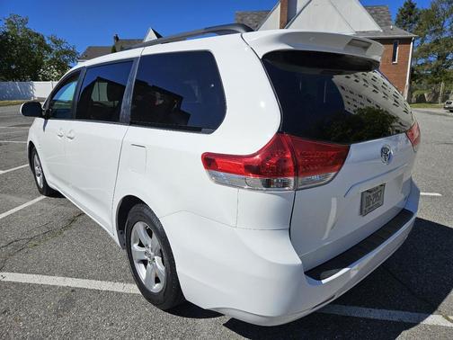 2014 Toyota Sienna LE