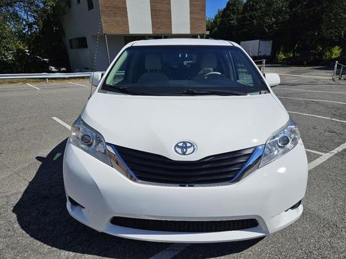 2014 Toyota Sienna LE