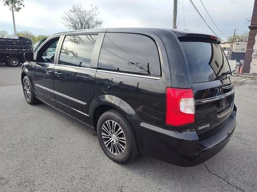 2014 Chrysler Town & Country S